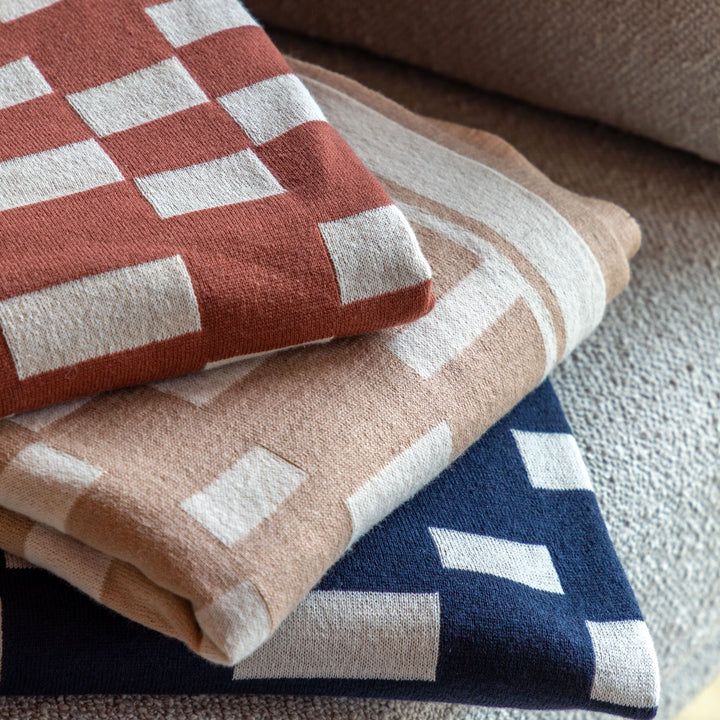 Lohko Black & White Knitted Throw