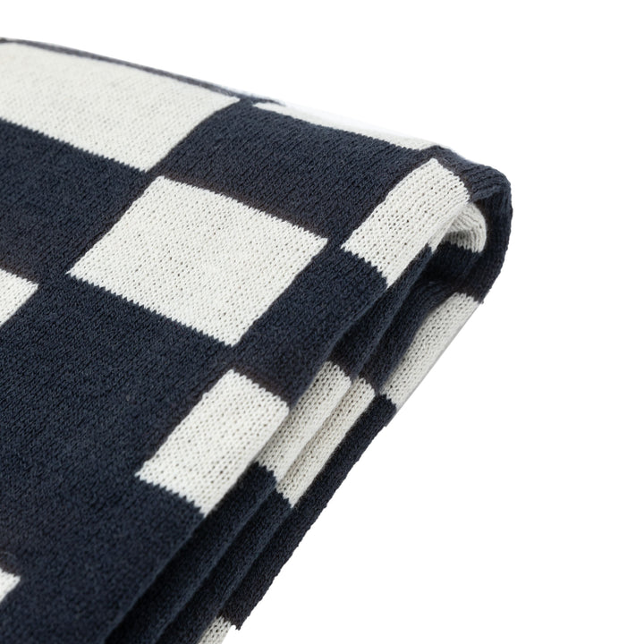 Lohko Black & White Knitted Throw
