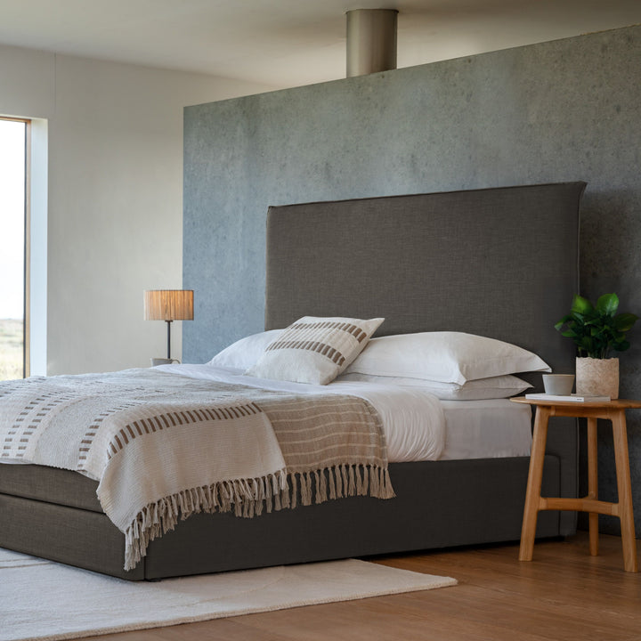 Naunton King Bed smoked