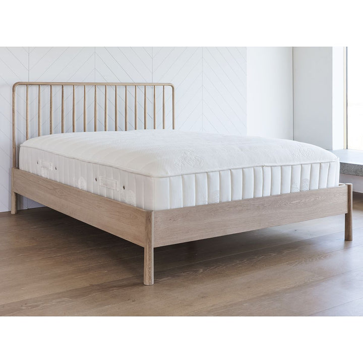 Dorset Oak 5' Spindle Bed