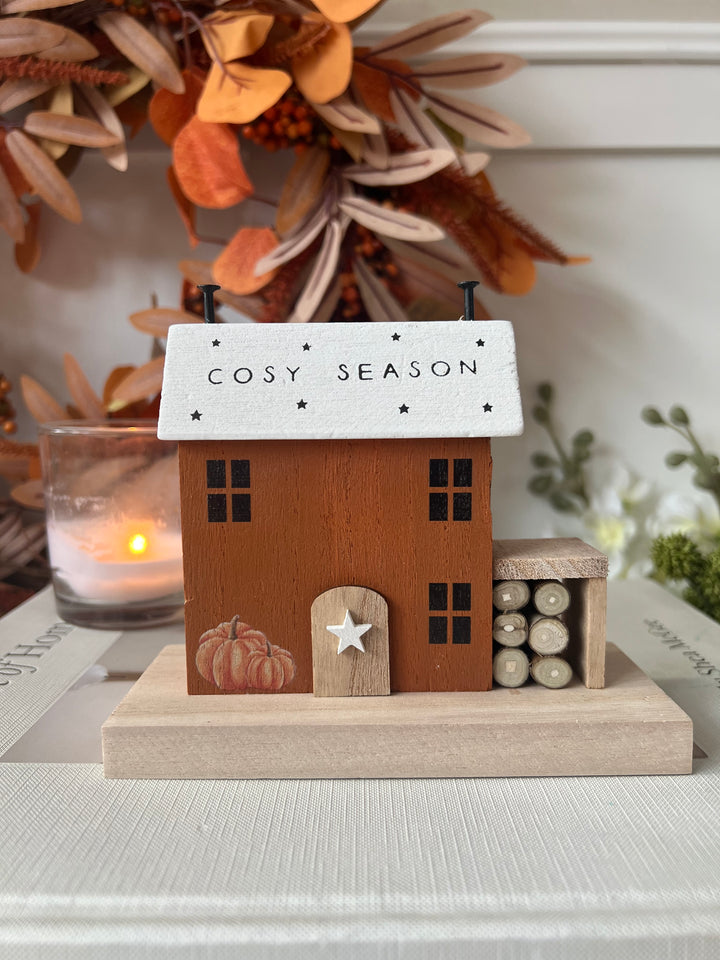 Cosy Season Wooden House, 14cm