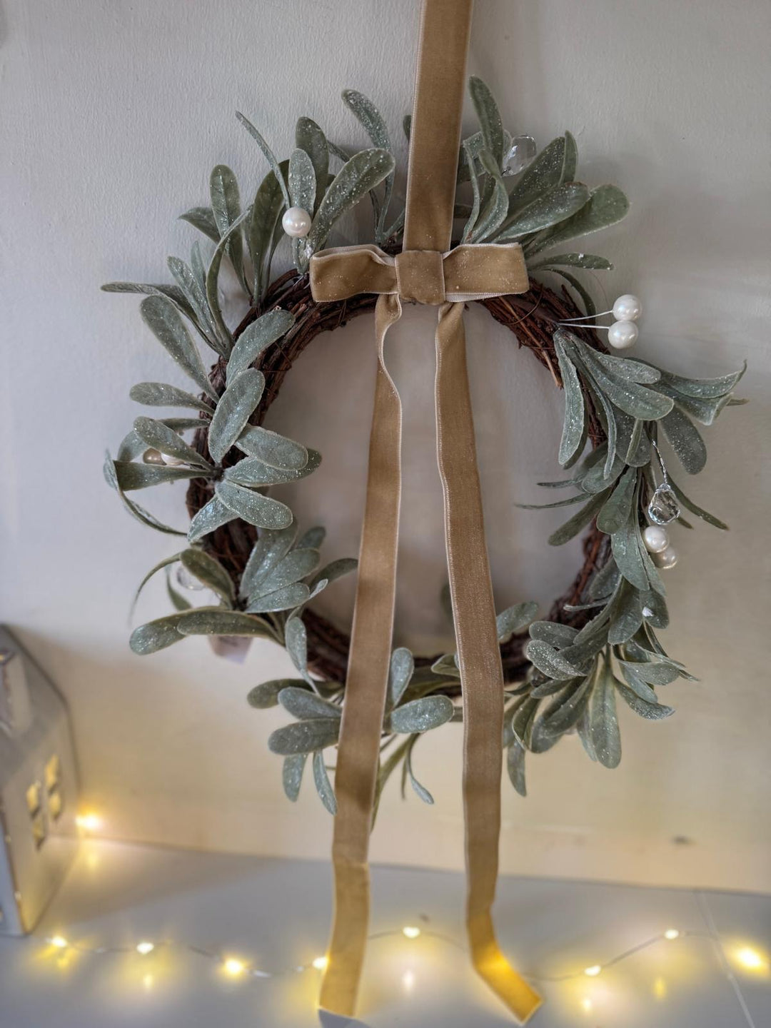 30cm Felt Mistletoe Wreath With Bow