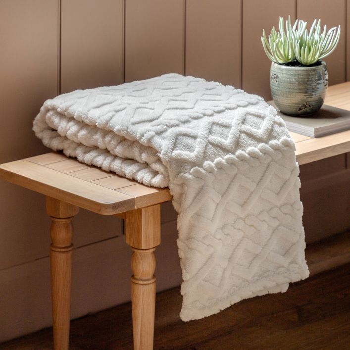 Textures Cable Knit Cream Throw