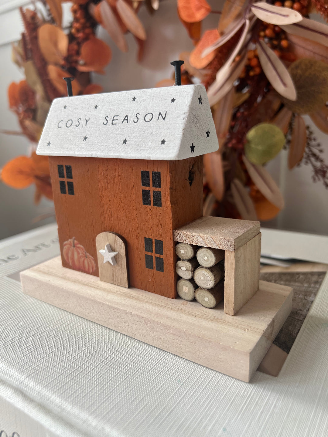 Cosy Season Wooden House, 14cm