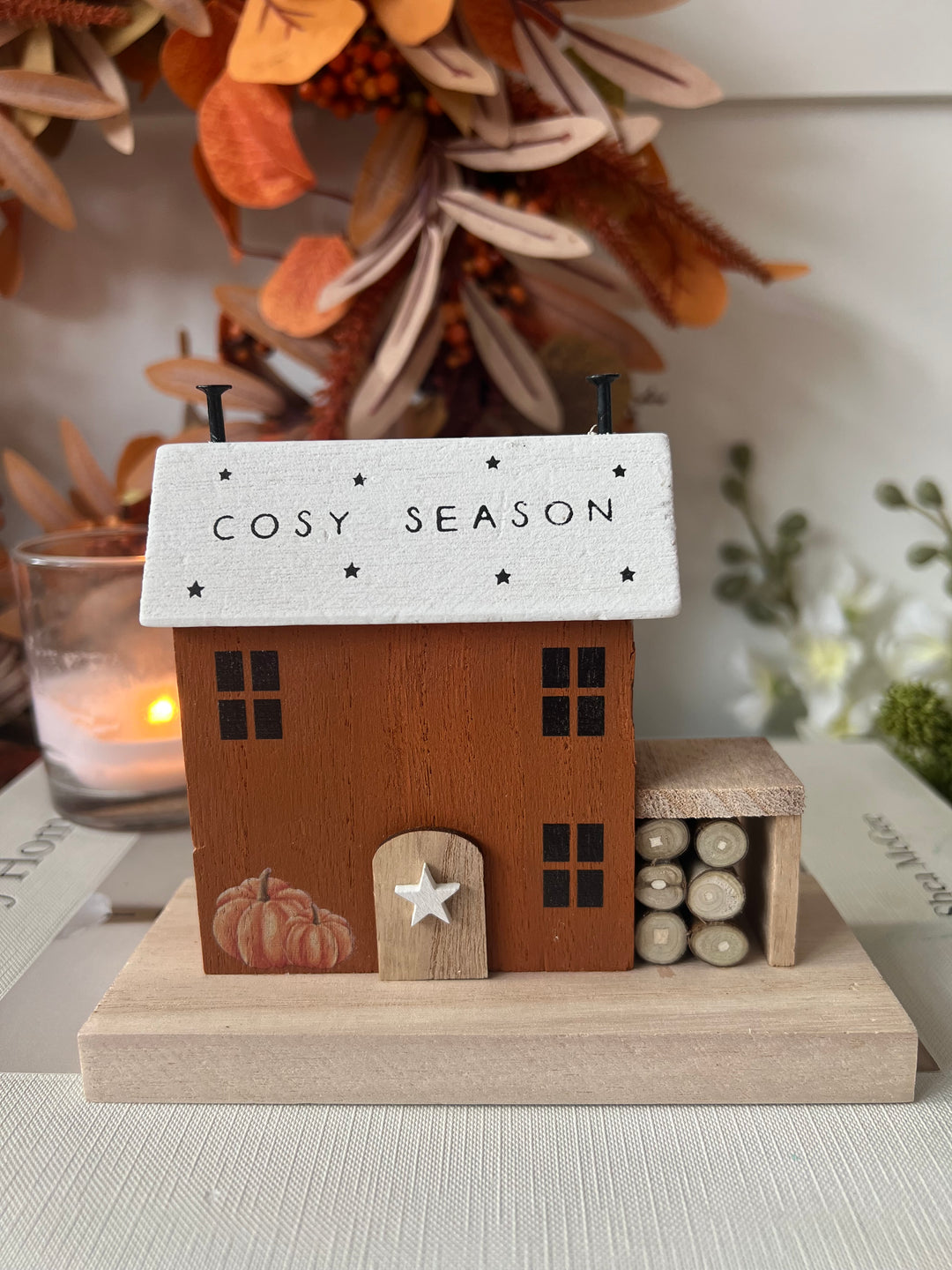 Cosy Season Wooden House, 14cm