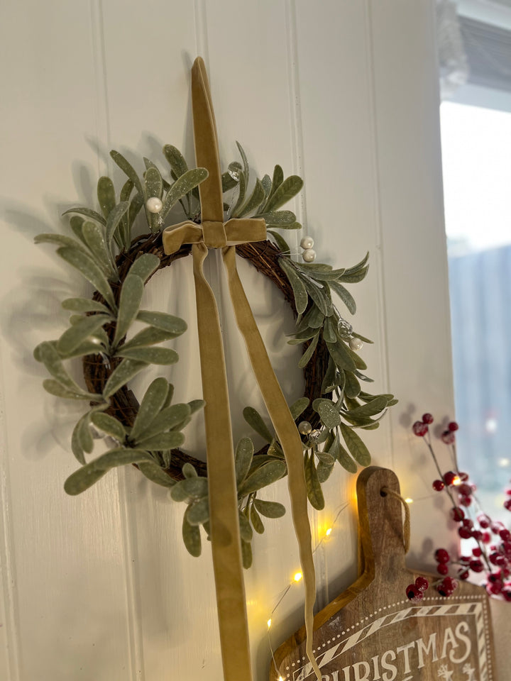 30cm Felt Mistletoe Wreath With Bow