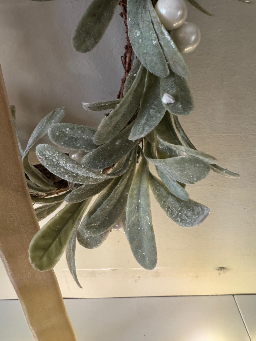 30cm Felt Mistletoe Wreath With Bow