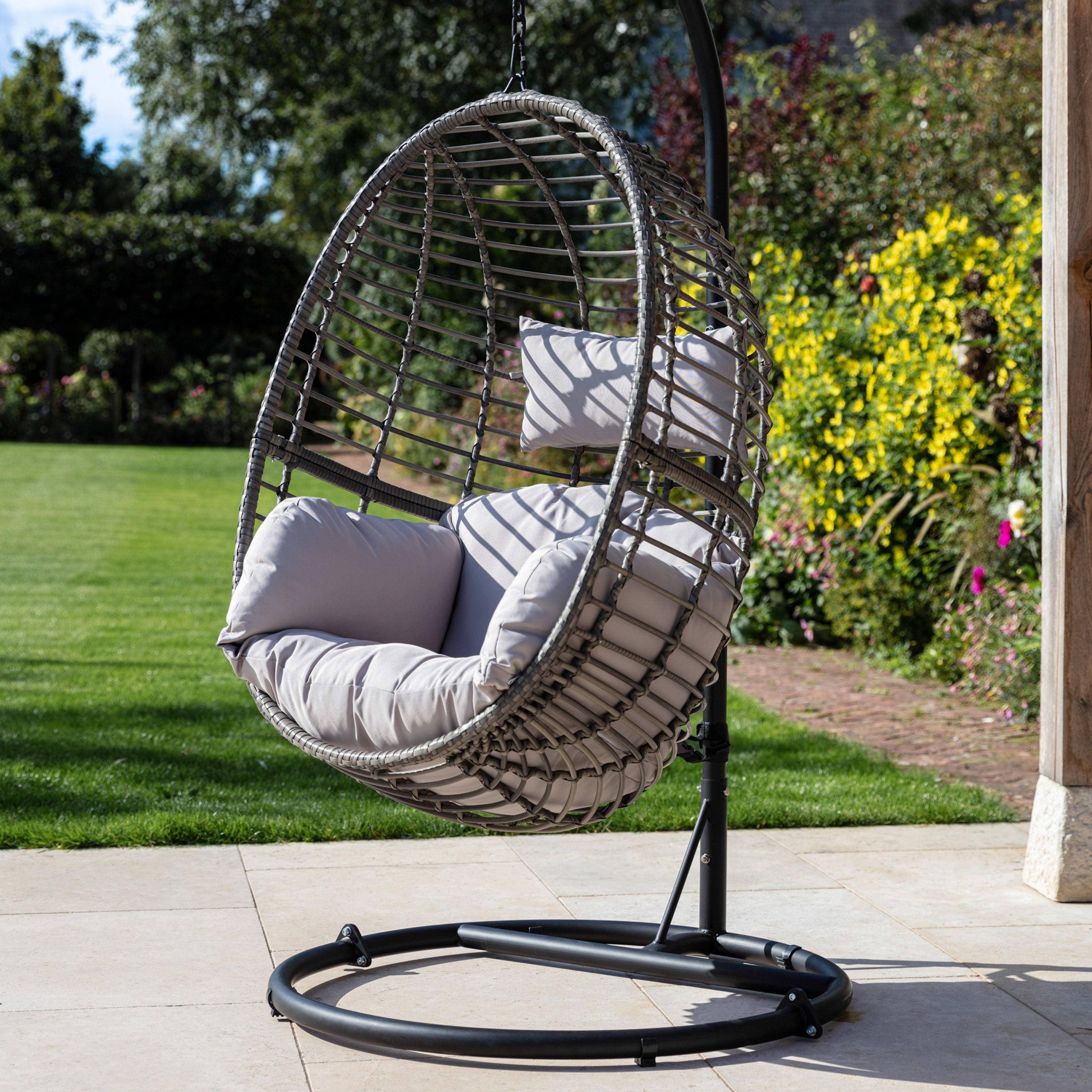 Hanging lawn chair best sale