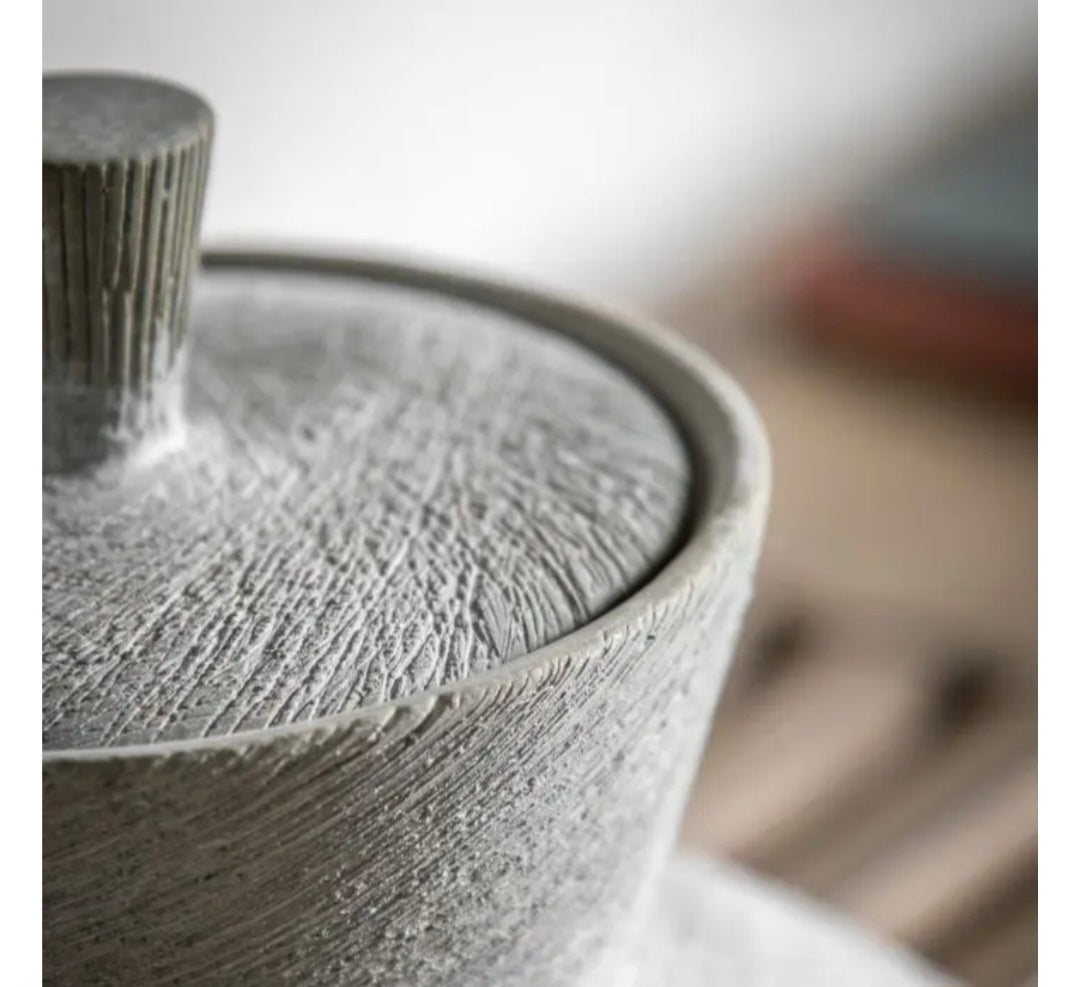 Akari Scratch Detail Jar | White