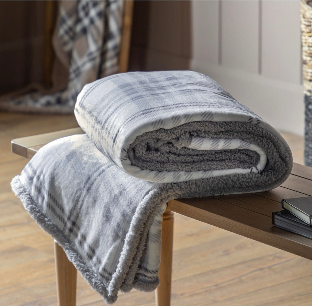 Tartan Sherpa Throw/Grey