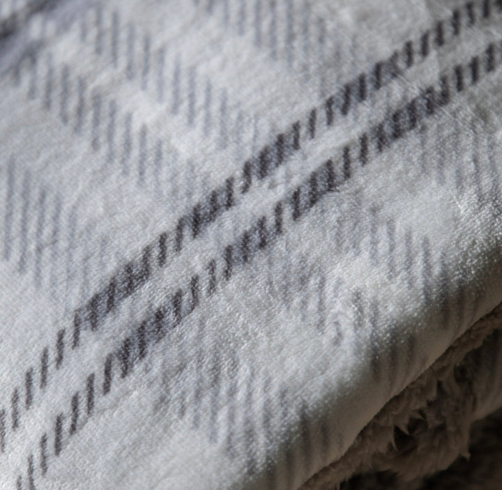 Tartan Sherpa Throw/Grey
